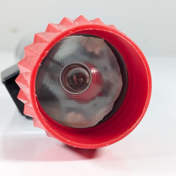 Vintage Eveready flashlight "magnet light" battery powered hand torch Hong Kong - Picture 4 of 13